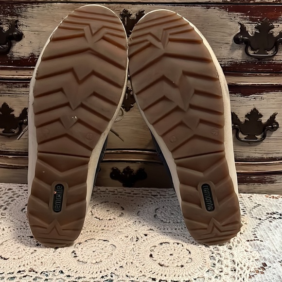 Remote boots 🥾 - Picture 6 of 12